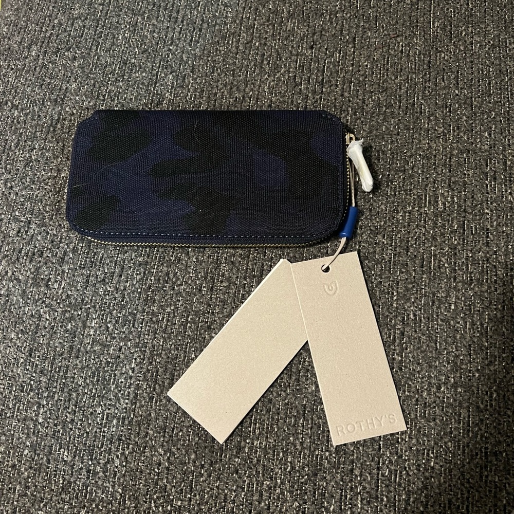 NWT Rothys midnight camo wallet